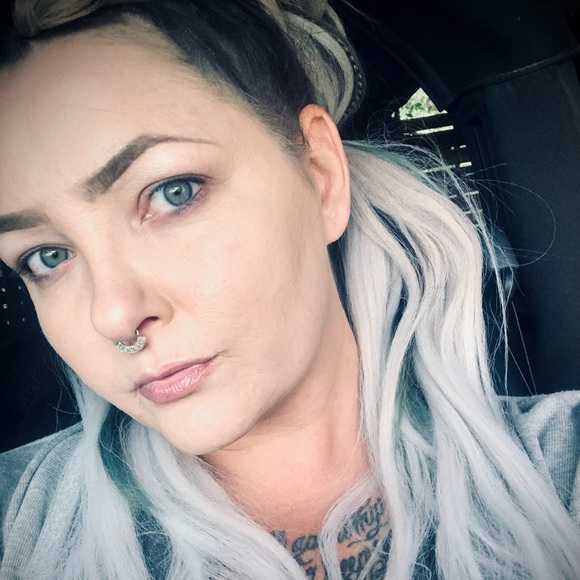 Meet your Posher, Mindy - Picture 4 of 4